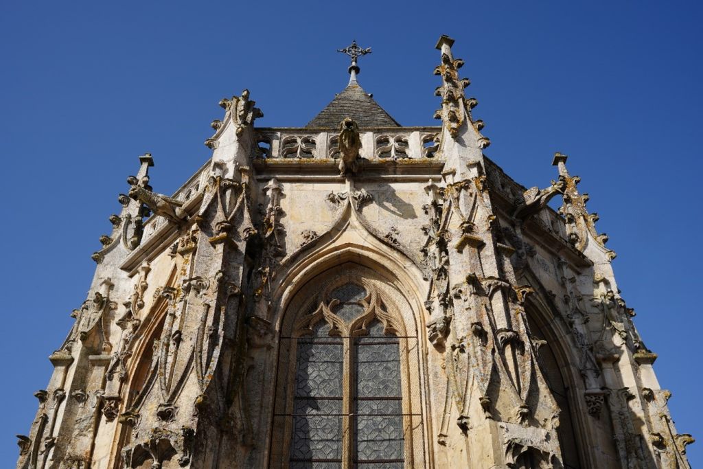 Chevet de la chapelle Boucard à Ménigoute - Agrandir l'image (fenêtre modale)