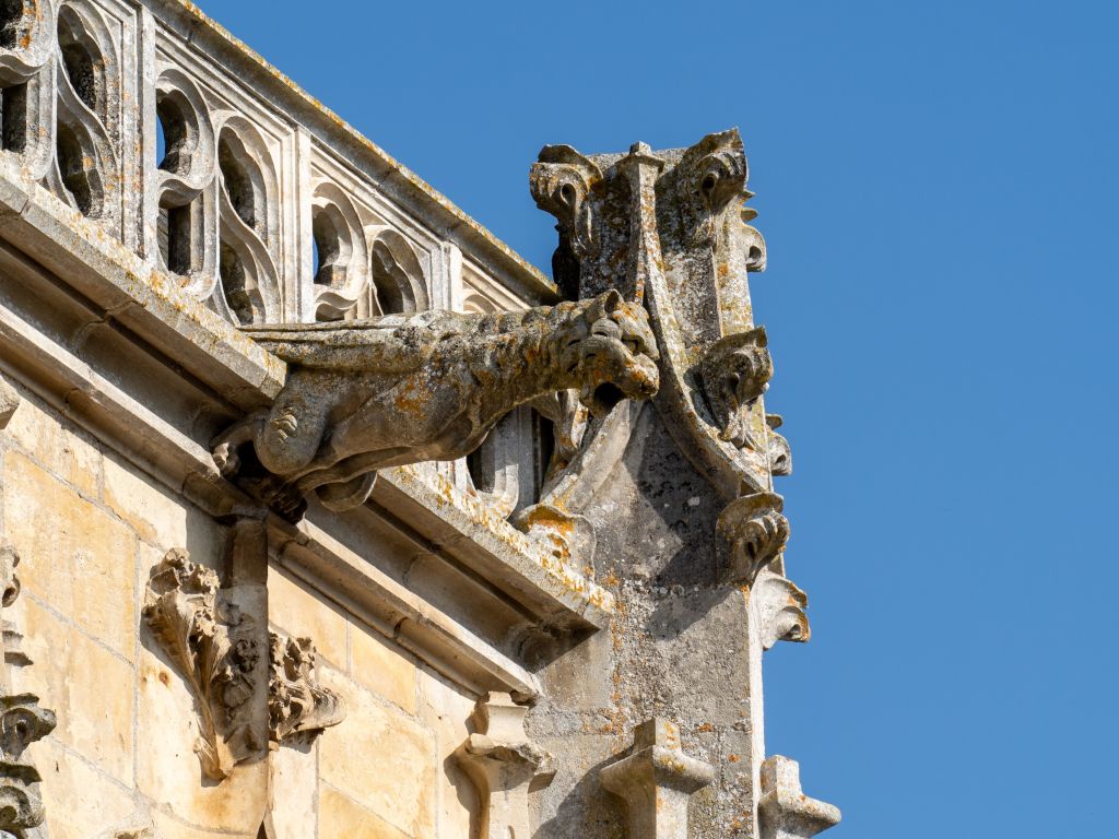 Gargouille de la chapelle Boucard à Ménigoute - Agrandir l'image (fenêtre modale)