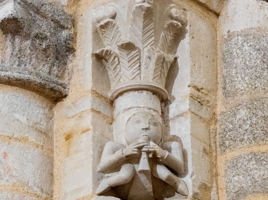 Joueur de pipeau à Secondigny - Agrandir l'image (fenêtre modale)