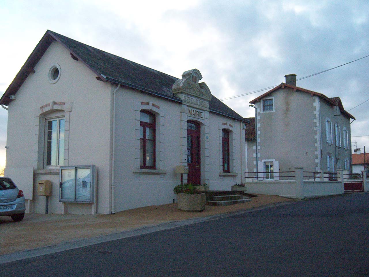 Commune le Retail : la mairie - Agrandir l'image (fenêtre modale)