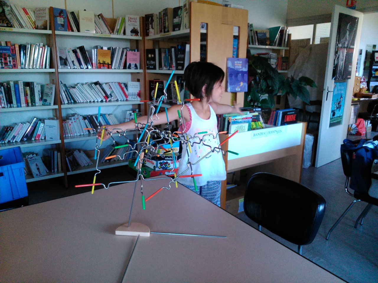 Atelier dans la bibliothèque de Saurais - Agrandir l'image (fenêtre modale)