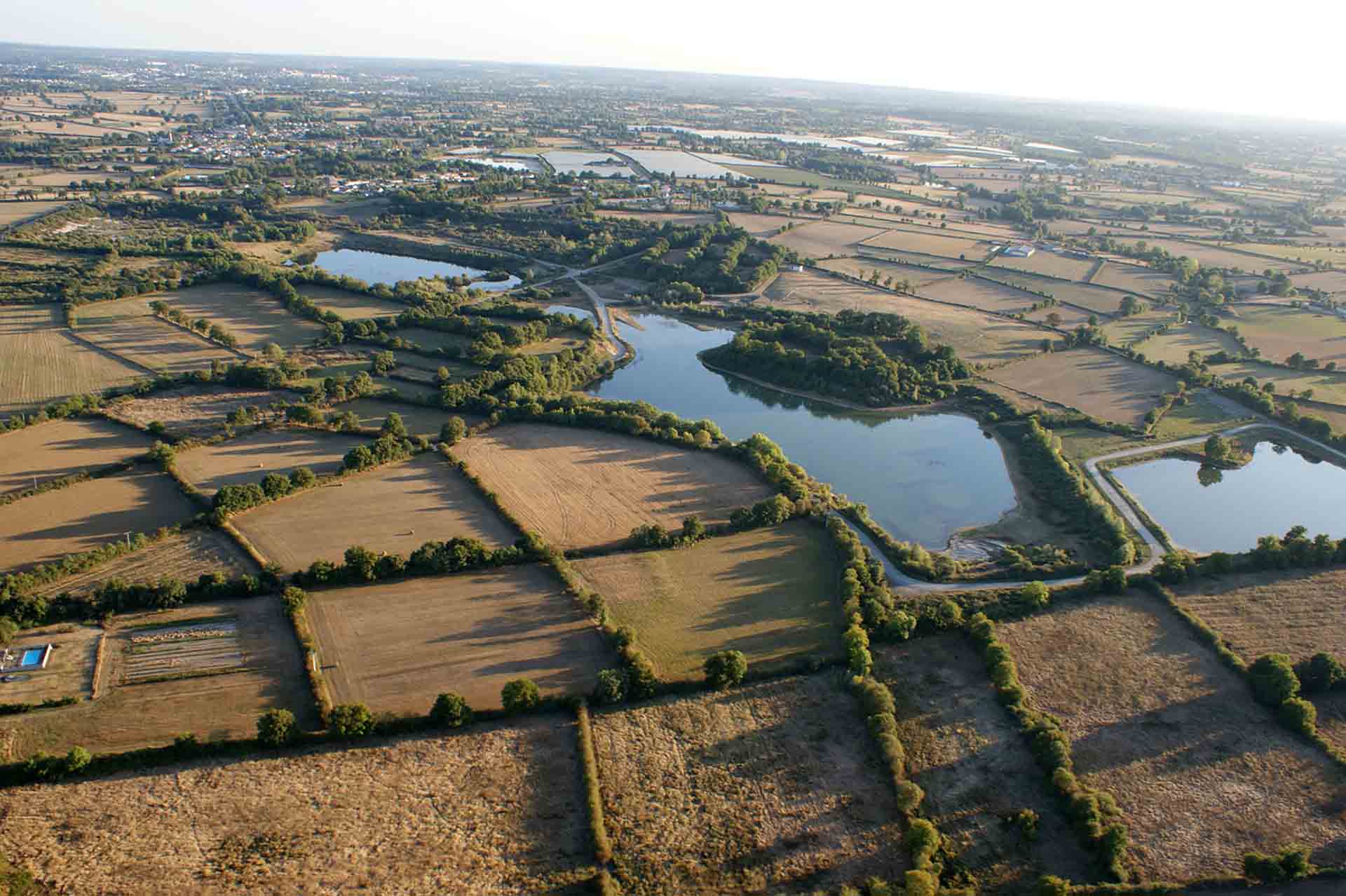 Vue aérienne Etang des carrières de Viennay - Agrandir l'image (fenêtre modale)