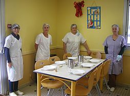 L'équipe de la restauration scolaire : Evelyne ELSSASS, Isabelle VENDET, Monique PAIN et Corinne DAUNAYe - Agrandir l'image (fenêtre modale)