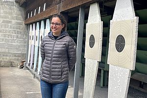 Mathilde Lamolle, de l'équipe de France olympique de tir encadre un stage au club de tir de Parthenay