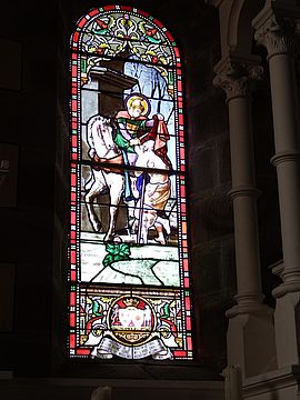 Vitrail au fond du cœur, Saint Martin découpe sa cape pour l'offrir à un misérable - Agrandir l'image (fenêtre modale)