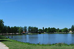 Saint-Aubin-le-Cloud plan d'eau de la commune : nature et loisirs