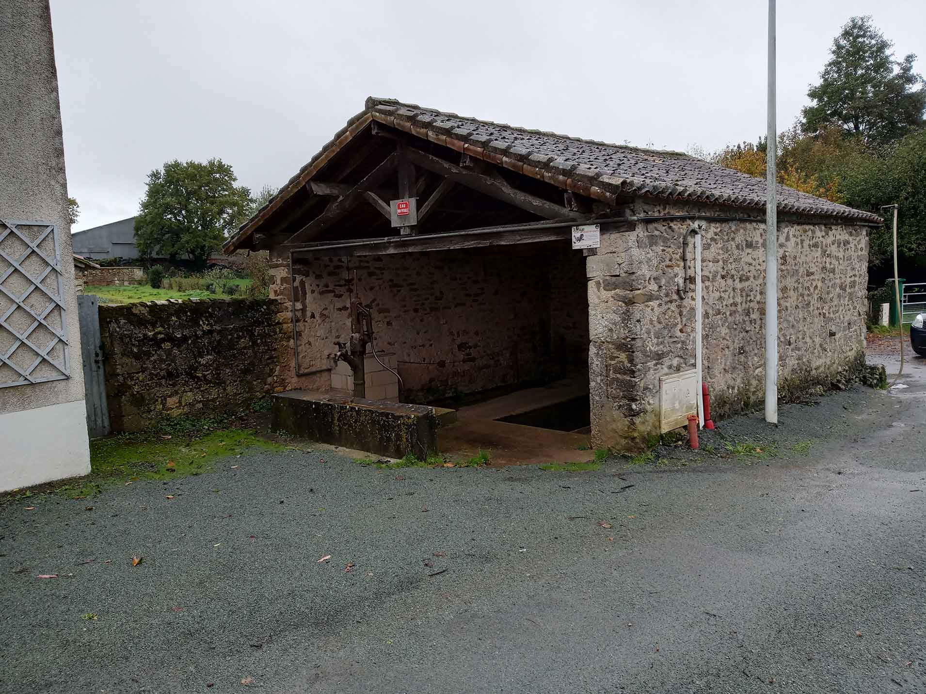 Lavoir à Saint-Germier (79) - Agrandir l'image (fenêtre modale)